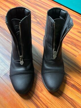 Ariat Women's Black Zip-Front Leather paddock/riding/equestrian Ankle Boots